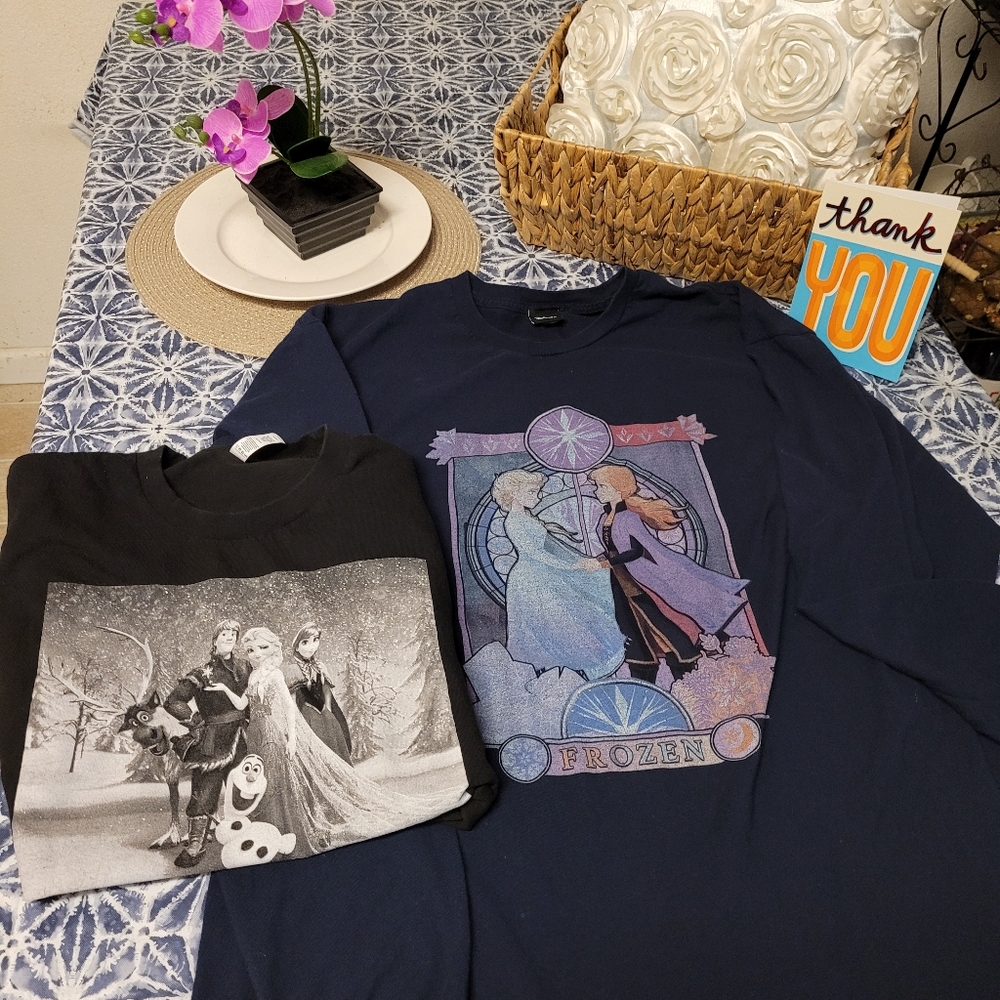 Woman's Disney Frozen tops. Size Xl.